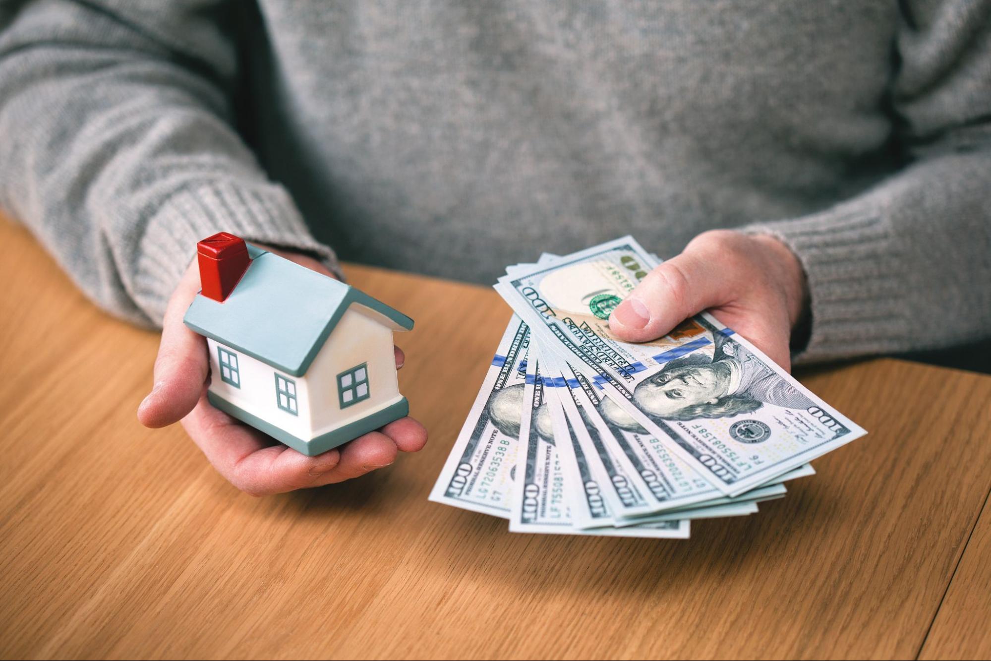 How Cash Home Buyers Make Selling Easier for Seniors Downsizing Their Homes
